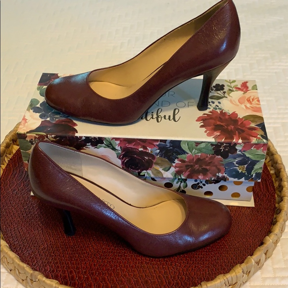 Franco Sarto Round-toe pumps, Size 7.5 M, Wine